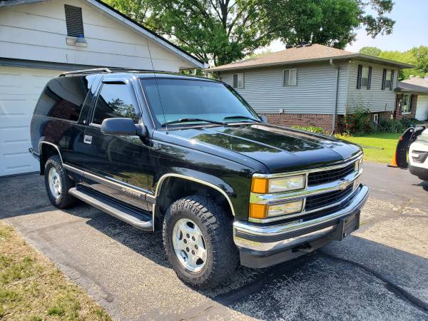 Chevy Tahoe de 2 puertas 4x4 del 1999 - $7,000 (Indianapolis)63621995439745121