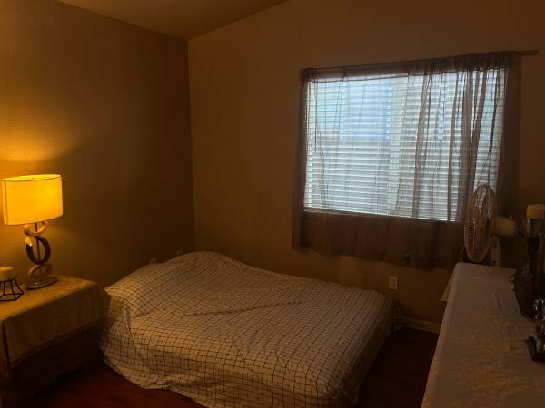 $750 / 4br - Furished room for rent (Roseville)64043665497986120