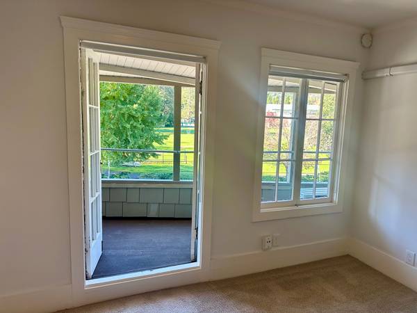 Ross Studio w/Views and patio! 1