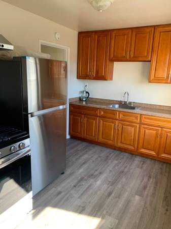 $3,300 / 2br - 800ft2 - Charming, Spacious Duplex w/yard in Desirable Neighborhood (berkeley)63888989447169123