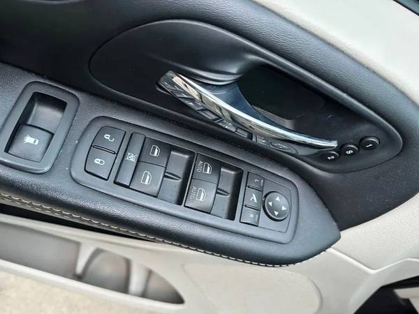 Wanted Chrysler Town & Country 1