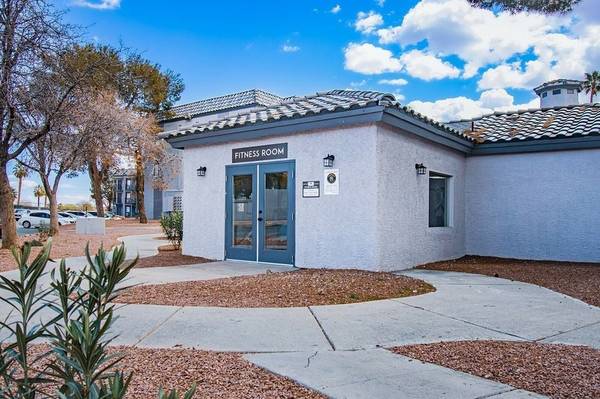 $849 / 1br - 450ft2 - Pool, Close to Las Vegas Strip, Shopping Nearby (3770 University Center Drive, Las Vegas, NV)63859613296003122