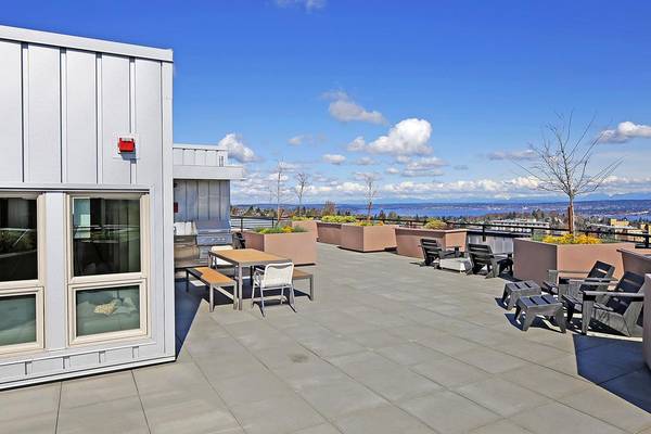 $2,095 / 1br - 591ft2 - Concrete Tile Floors Perfectly Compliment the Modern Finishes!63659613668737122