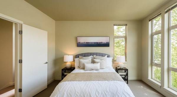 $2,778 / 1br - 818ft2 - Stunning 1 BR/1 BA w/ High Ceilings, Open Kitchen & Large Windows (Maple Leaf, Northgate)63995107545987124