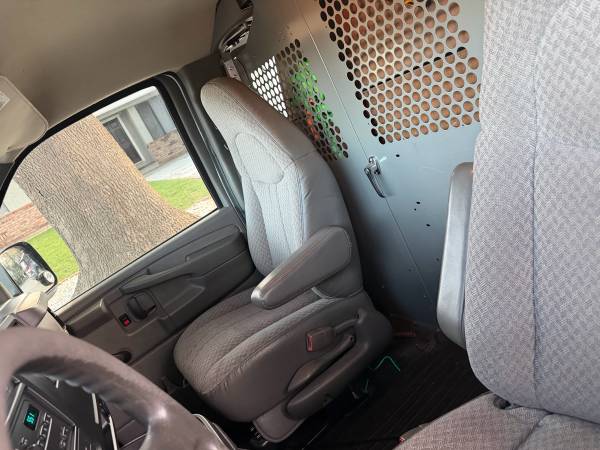 2007 Chevrolet Express - Photo 9