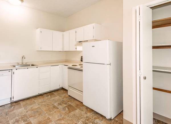 $1,099 / 1br - Near the MAX & Portland Art Museum - One Bedroom w Stylish Interior (Goose Hollow on 14th)63615726986369123