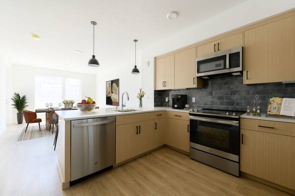 $5,183 / 2br - 974ft2 - Centro de fitness, spa para mascotas, 2/BD 2/BA (belmont)63668095333633122