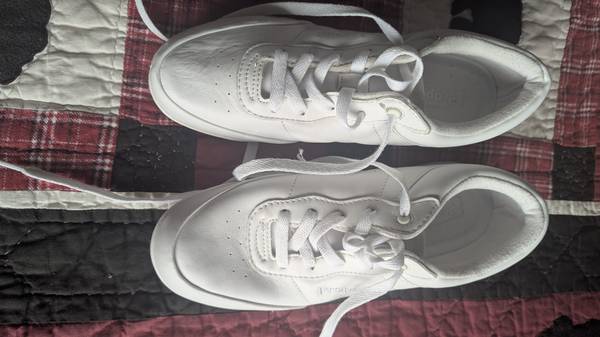 Propet Womens  W3840 Size 8 N(AA)  White  Leather Lace Up Walking Snea 1