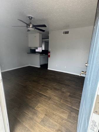 $749 / 1br - 430ft2 - Now Leasing! Instant Cool Factor at Weber Square (Corpus Christi)64036542958979121