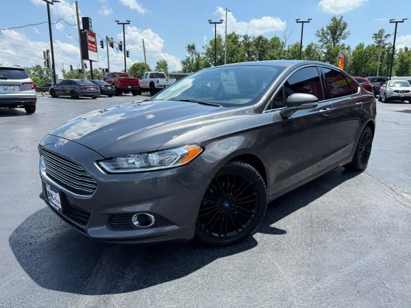 2016 Ford Fusion SE - Cuero y techo solar - ¡115 mil millas! - $10,900 (Oak Forest)63618826444163122