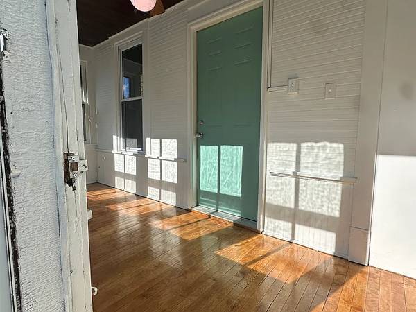1 Renovated 2BR / 1.5BA – Trendy West Side Saint Paul – $2,050/month 1