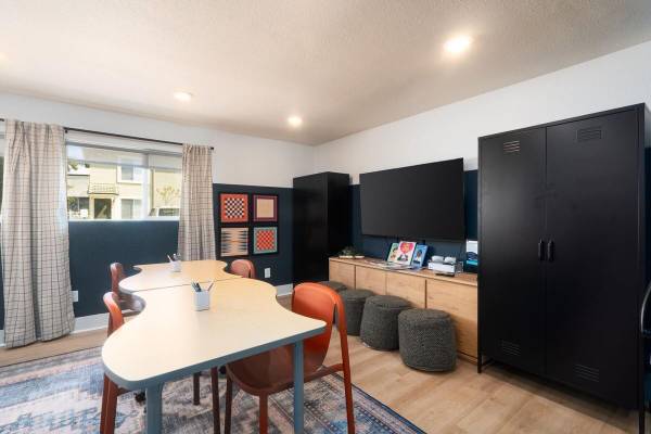 $1,555 / 1br - 644ft2 - A Must See, Upgraded Flooring, 24-Hour Emergency Maintenance (Arden Arcade)63844738378113123