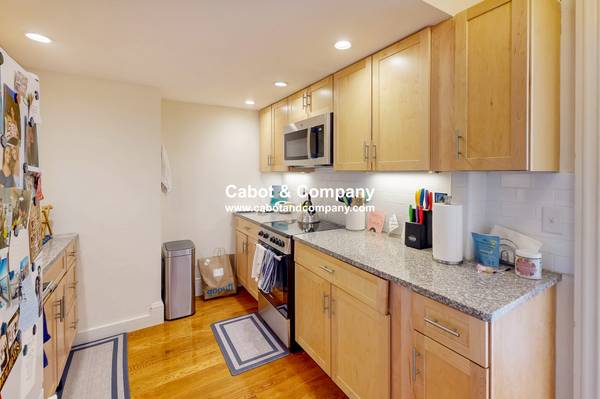 $4,150 / 1br - 1100ft2 - OVERSIZED Back Bay 1 bed ~ SUNNY, Hwd Floors, Laundry in Bldg, 10/1 (Boston - Back Bay - Beacon)63655181062147124