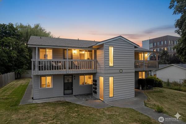 $1,099,000 / 7br - 3456ft2 - JUSTLISTED|Prime Bellingham Fourplex Investment with Growth Potential (Bellingham)64305504269441120