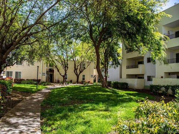 $2,356 / 3br - 1180ft2 - Vinyl Plank Flooring, Business Center, Smoke-Free Community (Arden-Arcade)63900440234370124