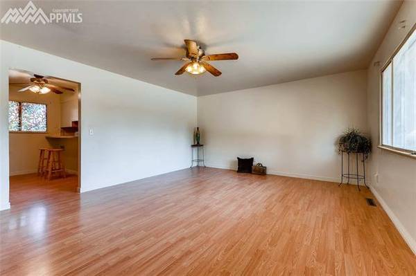 $600.00 / 1br - Cozy Room in Single Family Home | 1 Bed/1 Bath | Colorado Springs63687031534979123
