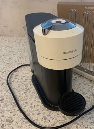 Nespresso Vertuo Next Pod Coffee Machine 1