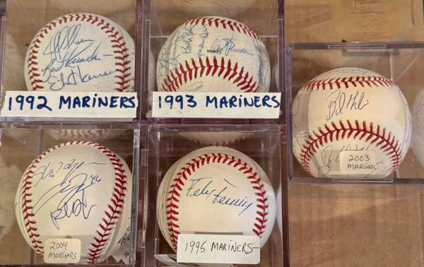6 Mariners Auto Team Balls: Pinella, Dan Wilson,  Vizquel 1