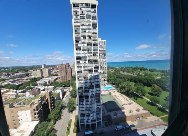 $1,650 / 565ft2 - EDGEWATER BEACH. SPACIOUS STUDIO WITH A NORTH VIEW! (5415 N. Sheridan Road)63959879997443121