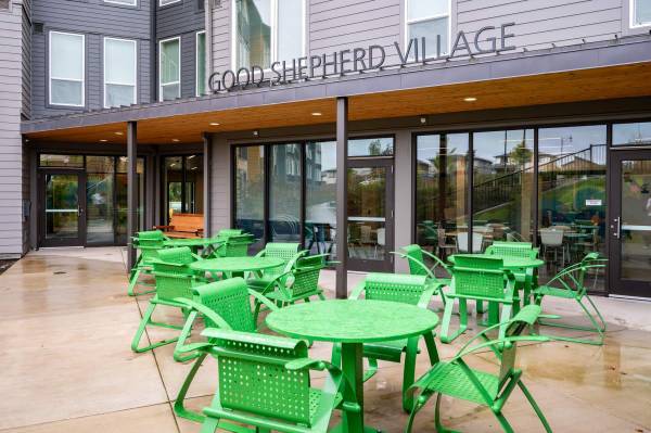 $1,767 / 3br - 1100ft2 - Senderos para bicicletas, carga eléctrica ilimitada gratuita para vehículos, camas de jardín (Happy Valley)63672547255427121