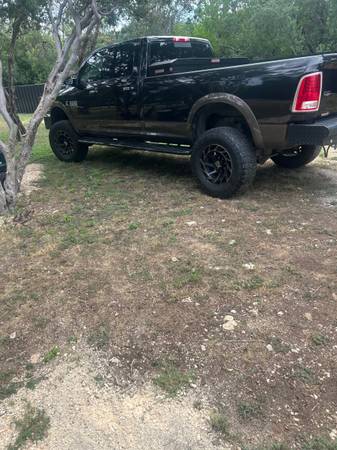 2017 Ram 2500 Laramie 4x4 Cummins Nav sunroof - $35,000 (San Antonio tx)63470779961473122