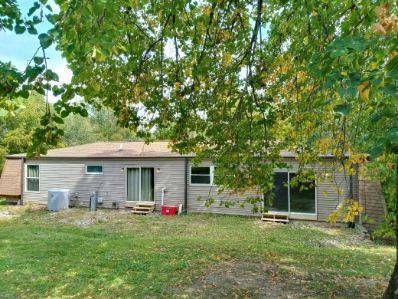 $379,519 / 7br - 4812ft2 - Large Home with walkout basement and 1 bedroom apartment over garage (Joliet Township)63844192518019123