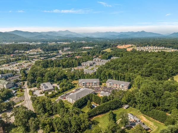 $1,399 / 1br - 780ft2 - 🌟 Luxury Apartments Available TODAY – Hawthorne at Haywood | West Ash (West Asheville)64029205013251123