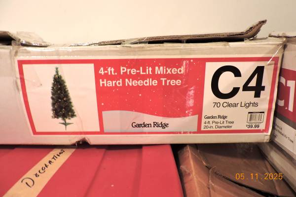 4ft pre light Christmas tree 20in diameter 1