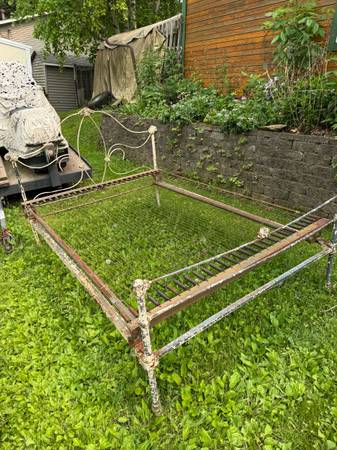 Iron bed $50/best Offer 1