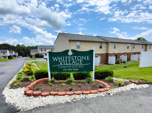 $1125.00 / 2br - 948ft2 - Charming 2 Bed Townhouse in Lynchburg | 1.5 Bath | $1125/mo | Availabl63851970500099120