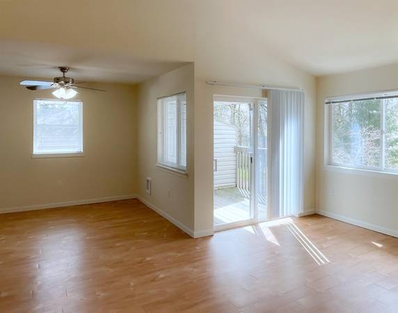 $1,995 / 3br - RECIENTEMENTE LISTO + Lavadora Secadora! + Patio de Juegos con Elementos de Gimnasio (Beaverton / Aloha)63831681817603122