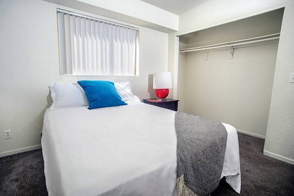 $420 Studio/1B, Wireless internet available, Close to UNLV63859498329091120
