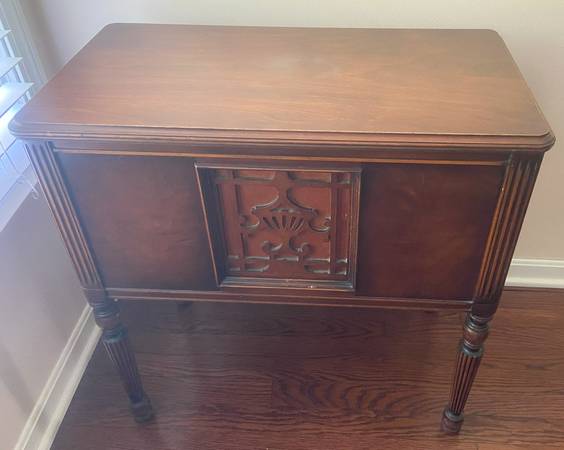 Wooden coffee table with cabinet 1