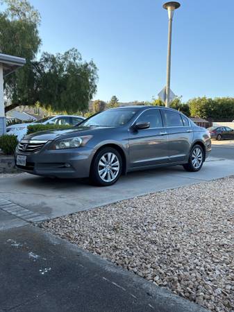 2011 Honda Accord EX-L, título limpio - $5,900 (Escondido)63440481337985121