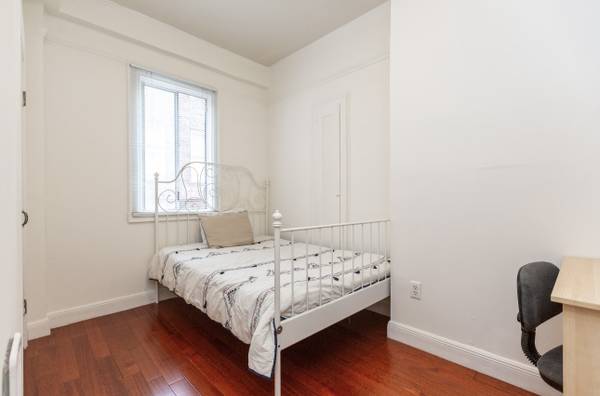 $1,350 / 1br - sunny room between chinatown and union square - female only (financial district)64030486030083120