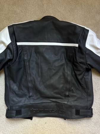 Chaqueta de cuero para motociclista Tourmaster (Excelente) - $99 (Redmond)63471354237825123