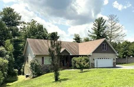 $2,750 / 3br - 2800ft2 - SHORT TERM FURNISHED HOME FOR RENT -CLOSE TO EVERYTHING! (ASHEVILLE)64029211789571120