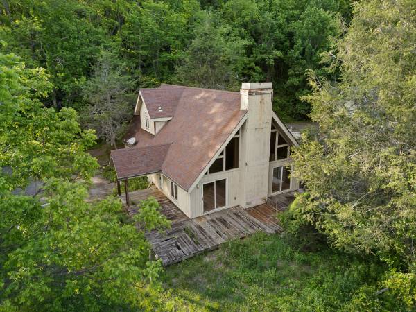 $400,000 / 6br - Dual-Home Fixer-Upper with Incredible Potential! (Waynesville)64029210888707123