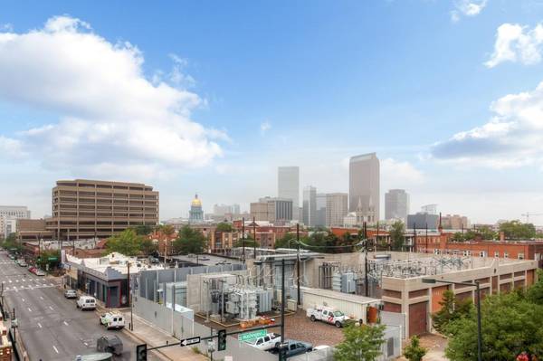 $979 / 1br - Sweater Weather Starts Here! Cozy Apartments Available Now! (Denver)63973505169794123