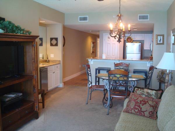 $80 / 2br - 1180ft2 - Beautiful beachfront condo in Panama City Beach, FL seeking snowbirds! (Panama City Beach)63813013057667123