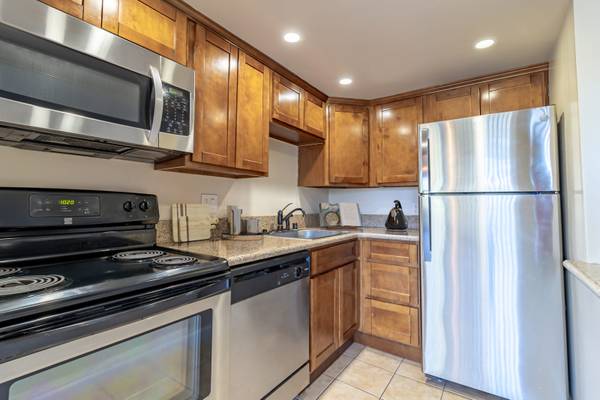 $3,855 / 1br - 858ft2 - Internet de Alta Velocidad Listo, Administración en el Sitio, 1 BD (los gatos)63861101059075124