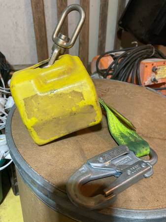 Miller Honeywell 10 foot self retracting safety lanyard.  Model 83257. 1