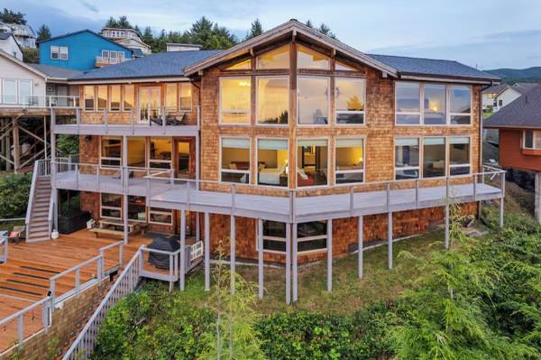 $1 / 6br - 6400 SQFT BEACH MANSION, Ocean Views, Deck, Hot Tub, 3 Min to Beach, NFL Sun Tkt (Manzanita, OR)64218335356545122