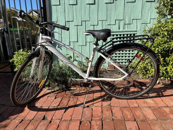 Infinity "Boss.3" 7 Speed 700c Ladies Comfort Bike 1