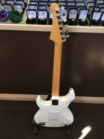 YAMAHA PACIFICA WHITE ELECTRIC GUITAR (NO CASE) - $190 (Escondido)63471474835457123