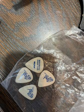 guitar picks 1