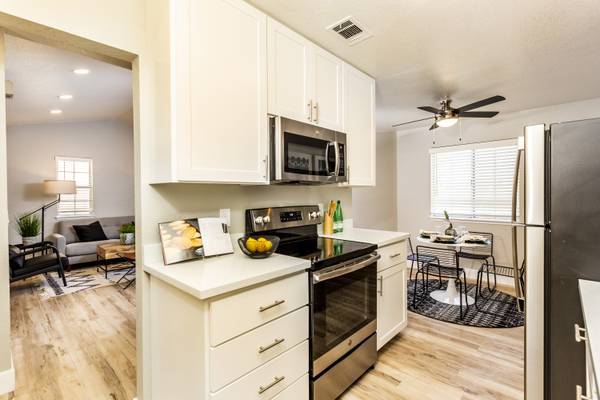 $2,100 / 2br - Get on Our Waitlist, Washer/Dryer, Luxury 2x2, Gated Community (Modesto)63970306668803121