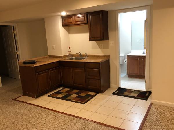 $1,450 / 2br - 2000ft2 - Huge Private Basement (2,000 sq ft) for ONE person (Manassas)64040025343491121