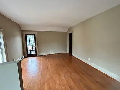 $875 / 1br - Spacious 1BR carriage house with private entrance (Buffalo, NY)63925204307715122