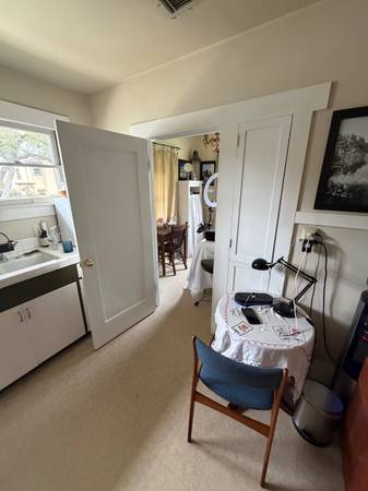 Salon space for rent. Lash, makeup or Acupuncturist (Pasadena)64281287052801123